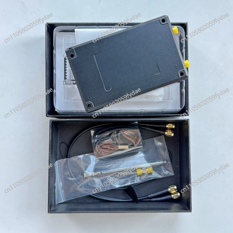 Новый портативный миниатюрный  – обзор и цена Signal Generator Spectrum Analyzer